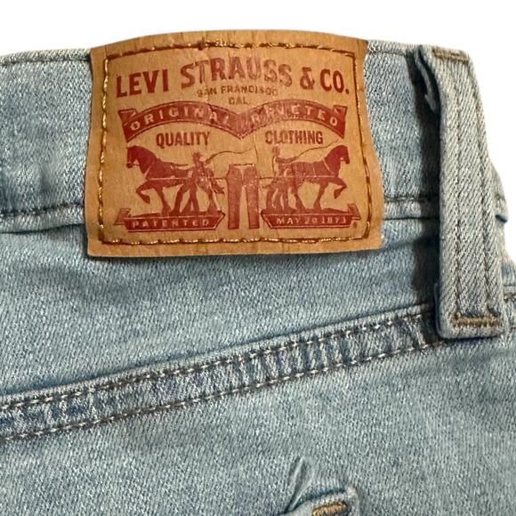 Levi’s Jeans Women’s Size 32 Blue Light Mid Length Stretch Shorts Mid Rise Denim - Picture 3 of 10